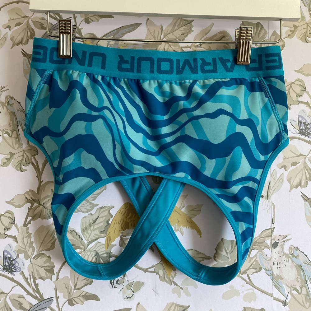 Women’s under armor, compression, sports bra, size large